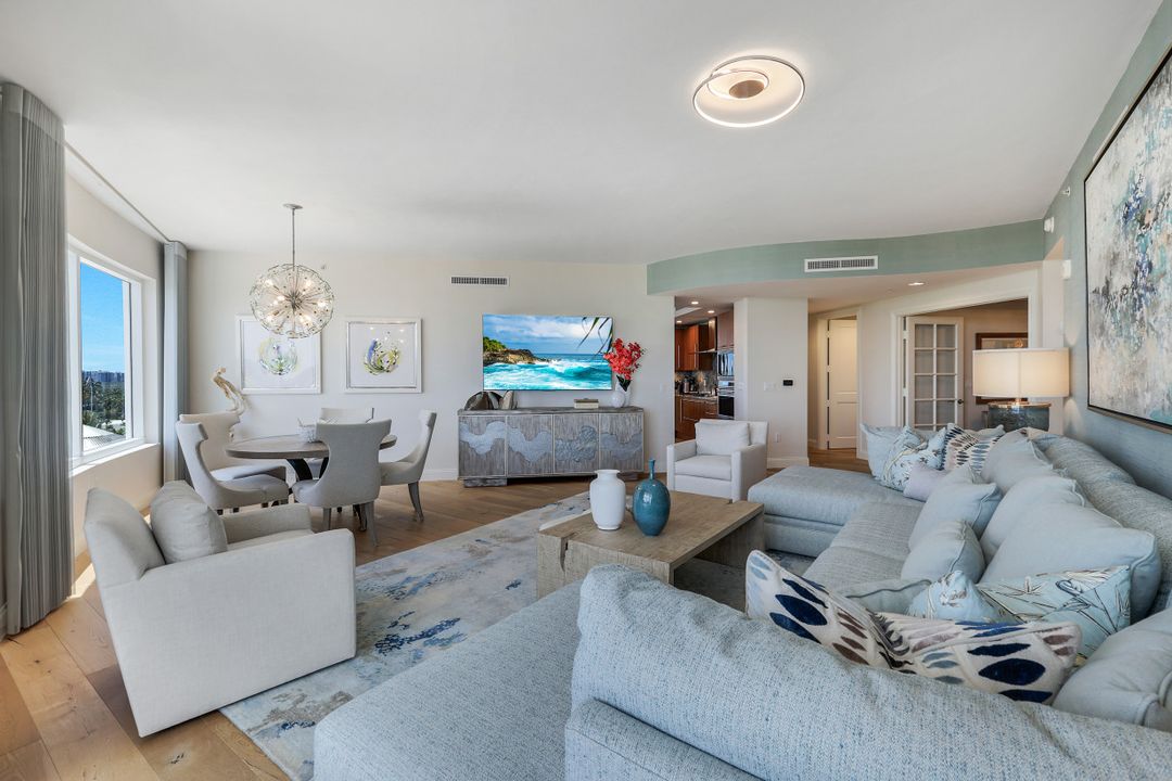 13675 Vanderbilt Dr #605, Naples, FL 34110