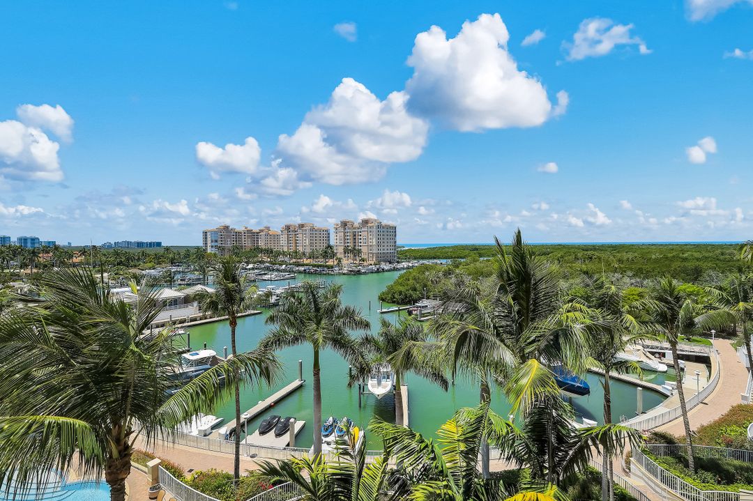 13675 Vanderbilt Dr #605, Naples, FL 34110