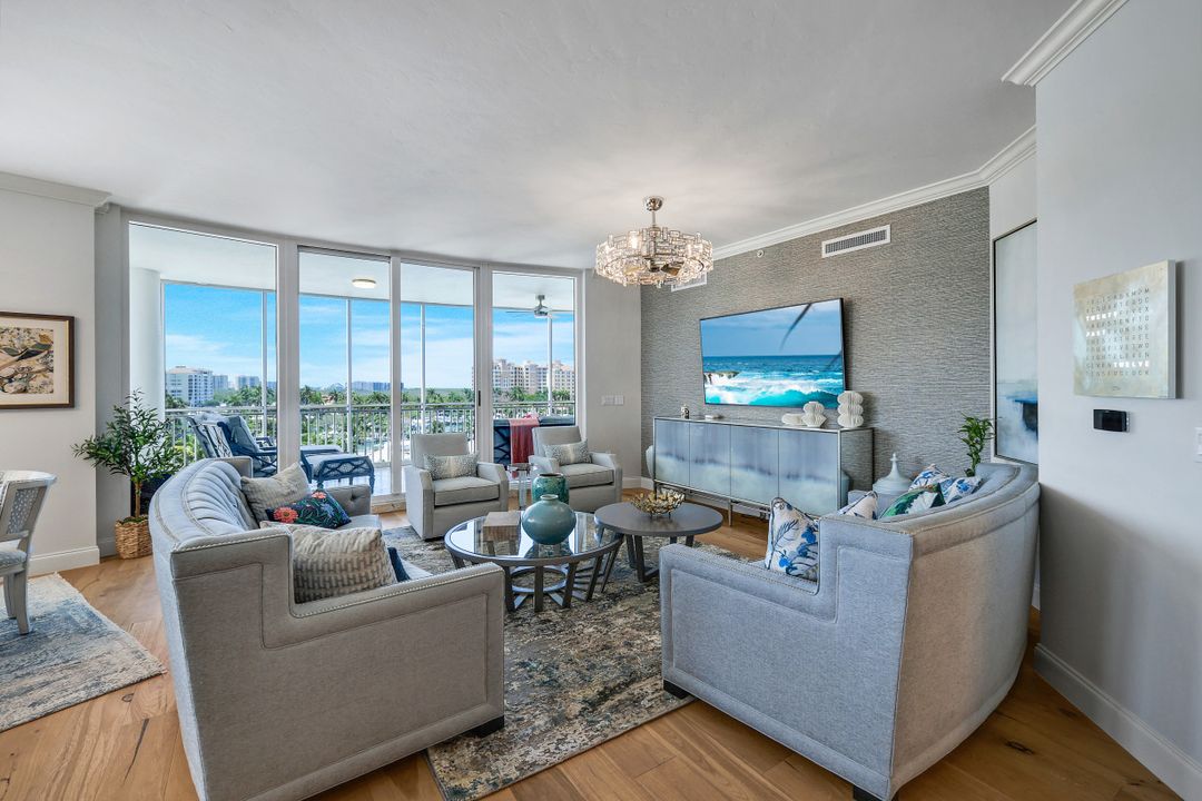 13675 Vanderbilt Dr #605, Naples, FL 34110