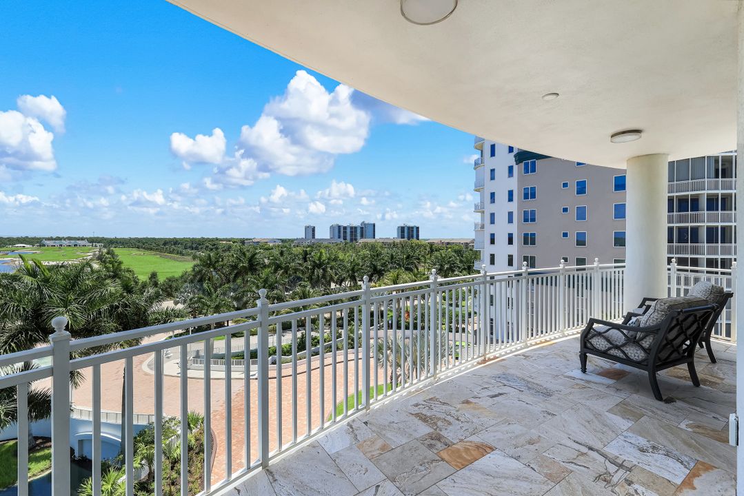 13675 Vanderbilt Dr #605, Naples, FL 34110