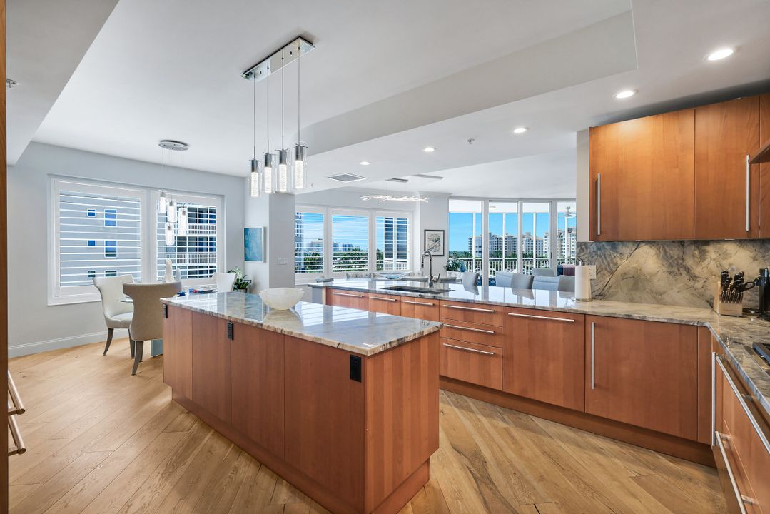 13675 Vanderbilt Dr #605, Naples, FL 34110