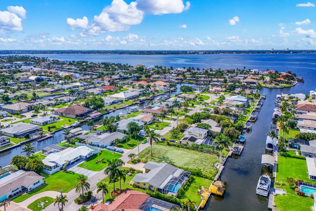 5330 Cobalt Ct, Cape Coral, FL 33904