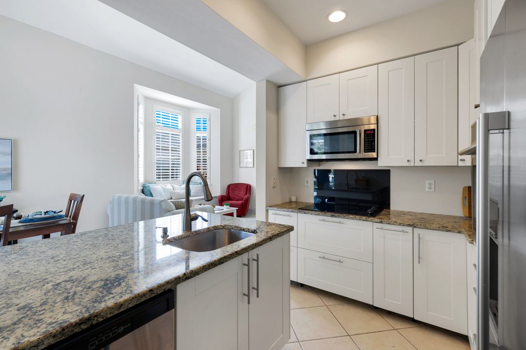 15040 Sterling Oaks Dr, Naples, FL 34110