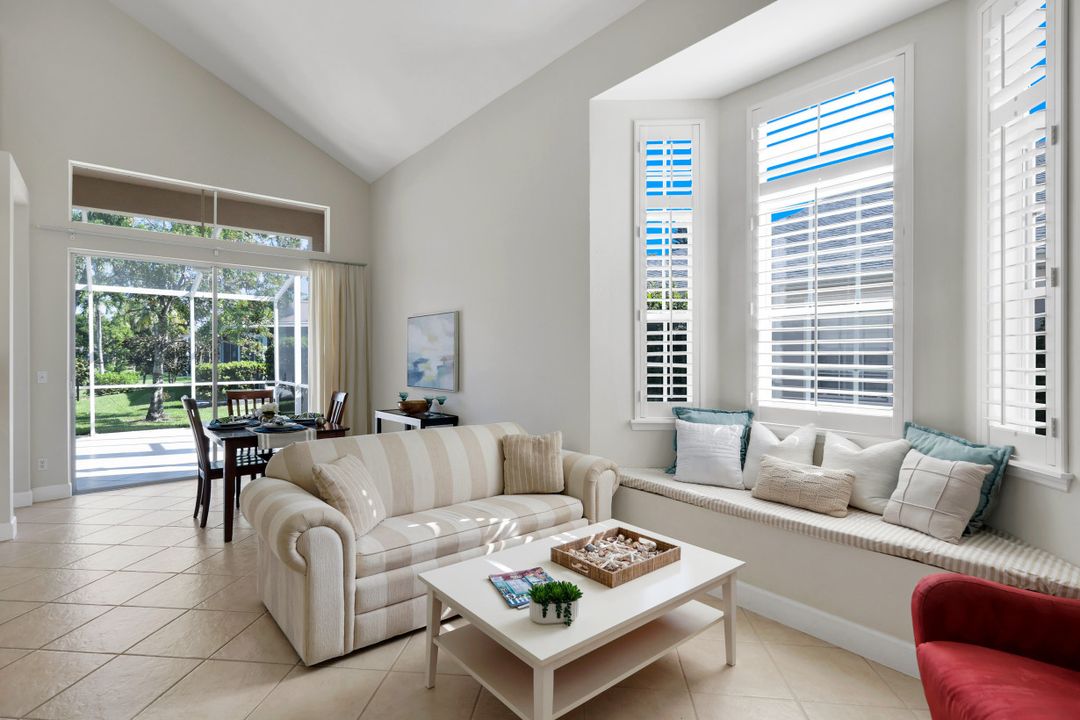 15040 Sterling Oaks Dr, Naples, FL 34110