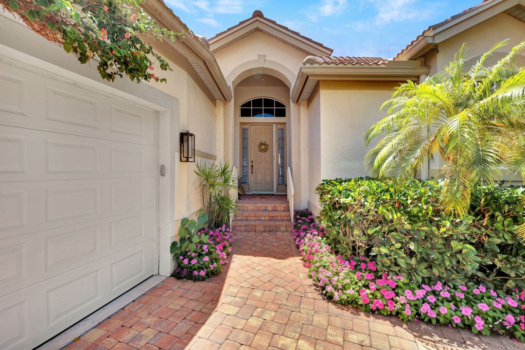 27536 Riverbank Dr, Bonita Springs, FL 34134