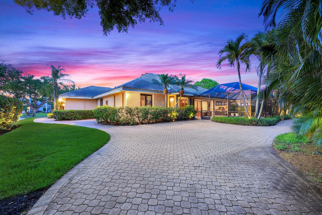 2039 Imperial Cir, Naples, FL 34110