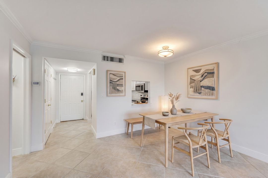 29 High Point Cir E #107, Naples, FL 34103