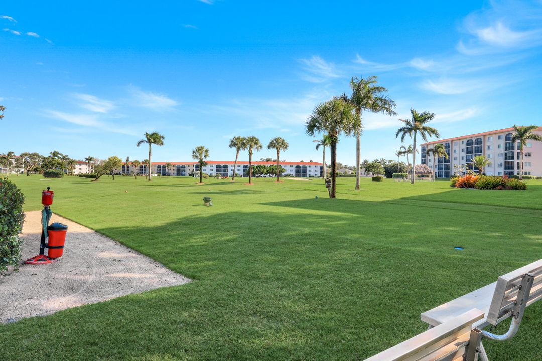 29 High Point Cir E #107, Naples, FL 34103