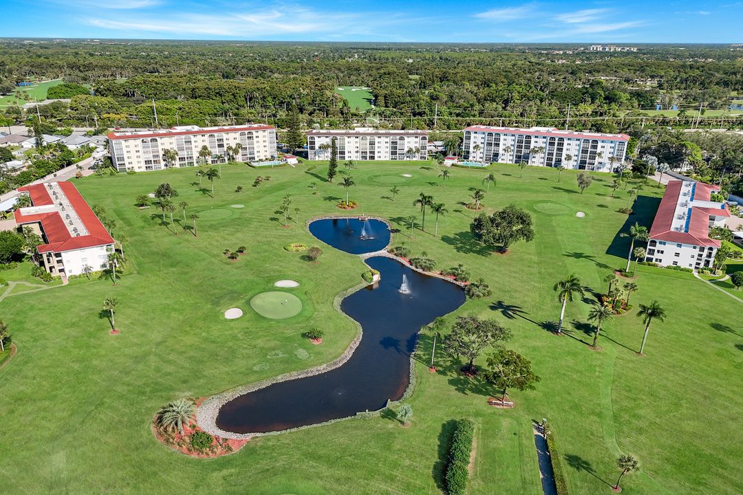 29 High Point Cir E #107, Naples, FL 34103