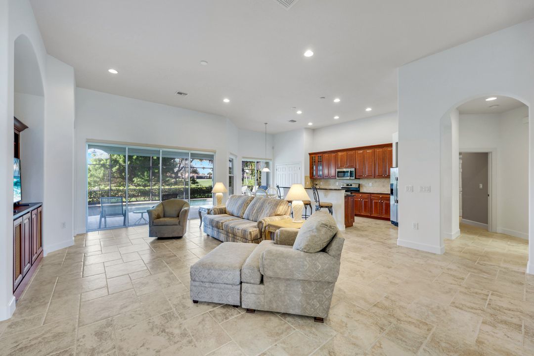 12118 Wicklow Ln, Naples, FL 34120