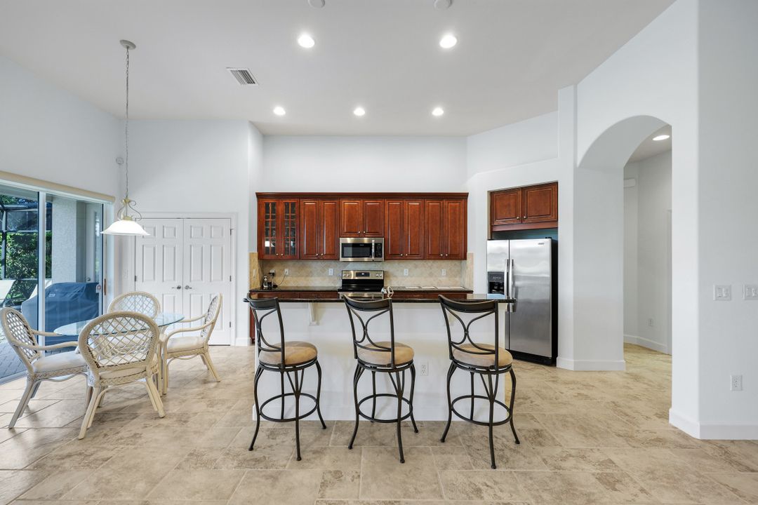 12118 Wicklow Ln, Naples, FL 34120