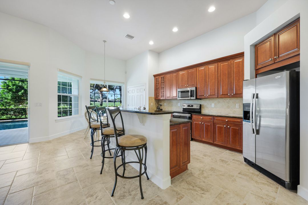 12118 Wicklow Ln, Naples, FL 34120