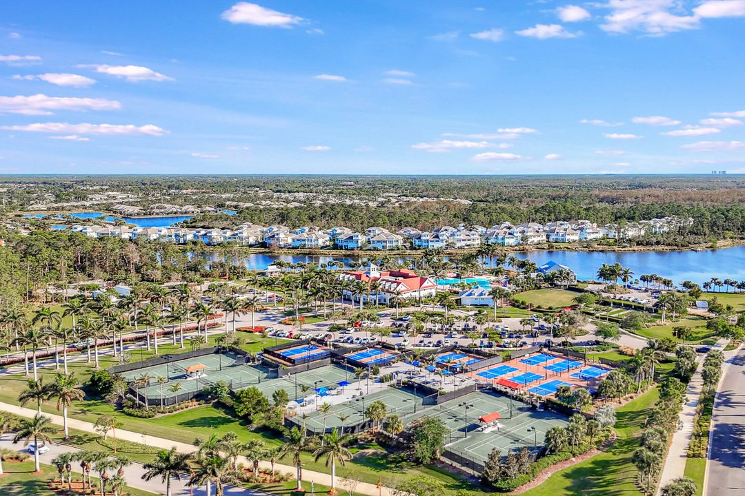6460 Pembroke Wy, Naples, FL 34113