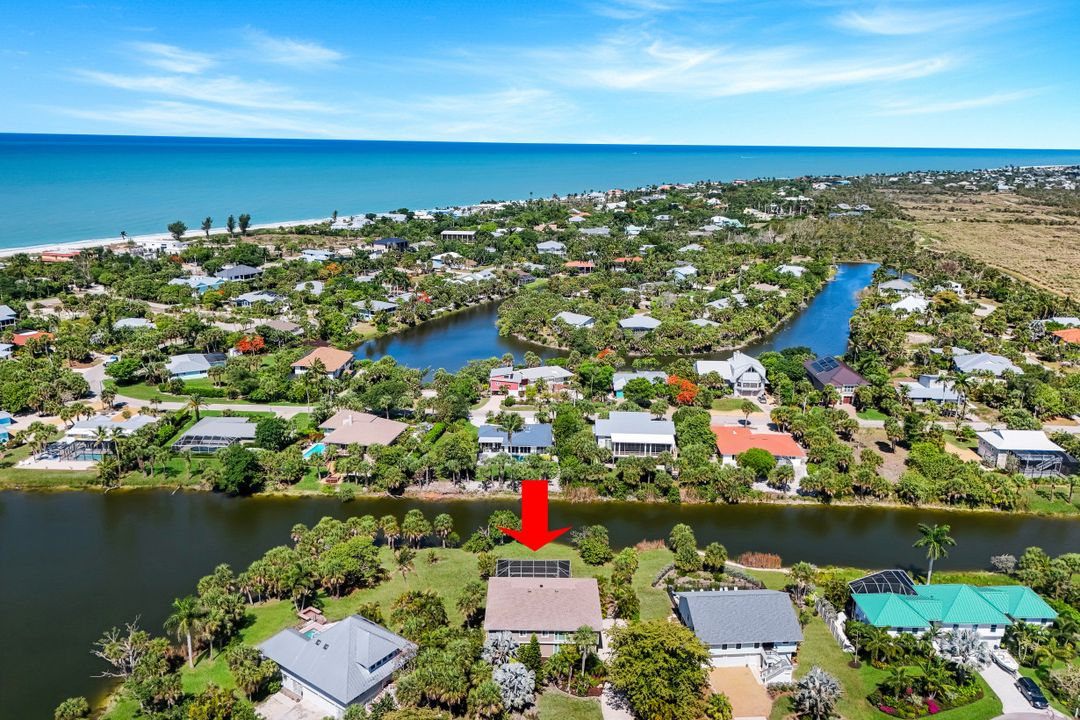 673 E Rocks Dr, Sanibel, FL 33957