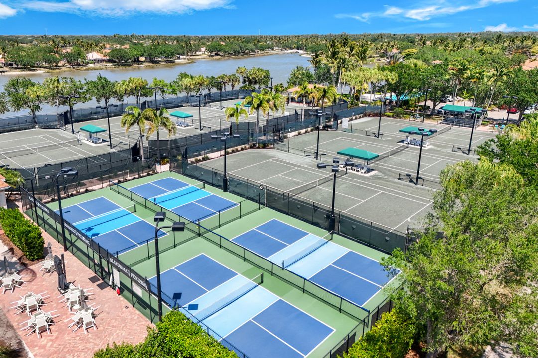 3964 Upolo Ln, Naples, FL 34119