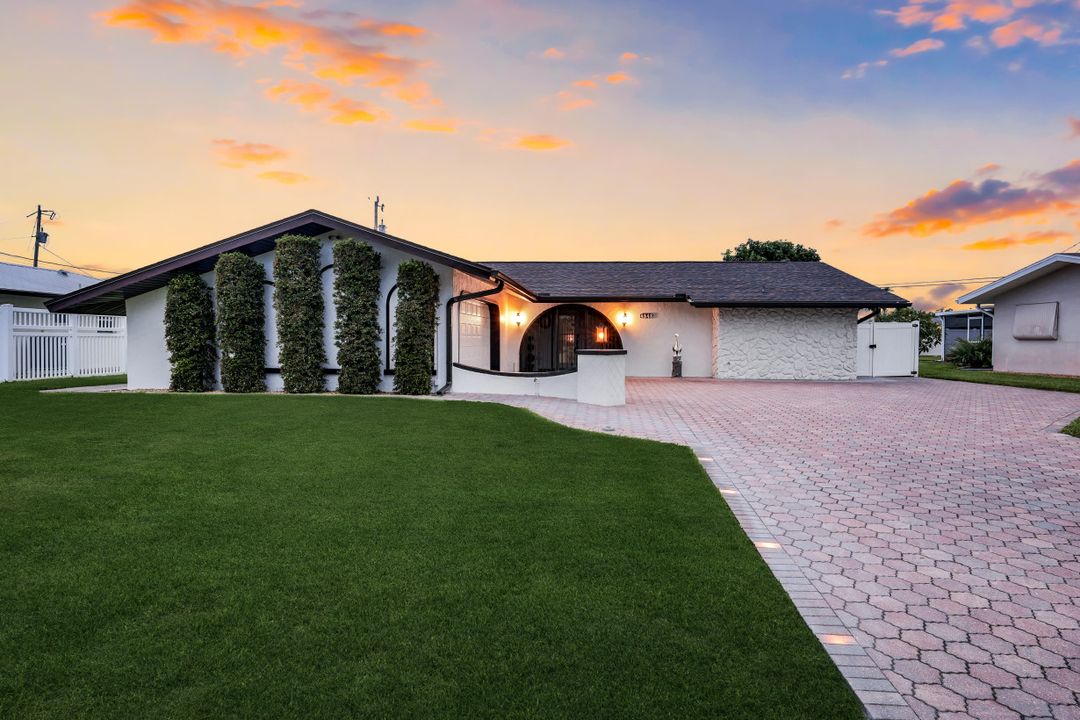 4548 SE 11th Pl, Cape Coral, FL 33904