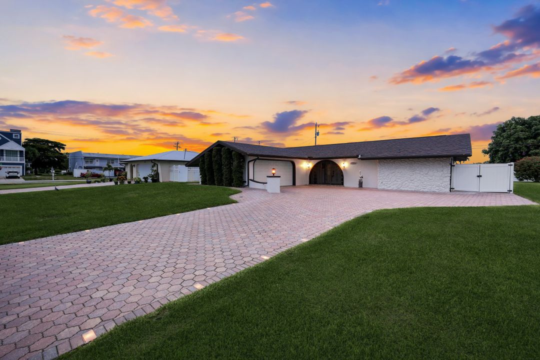 4548 SE 11th Pl, Cape Coral, FL 33904