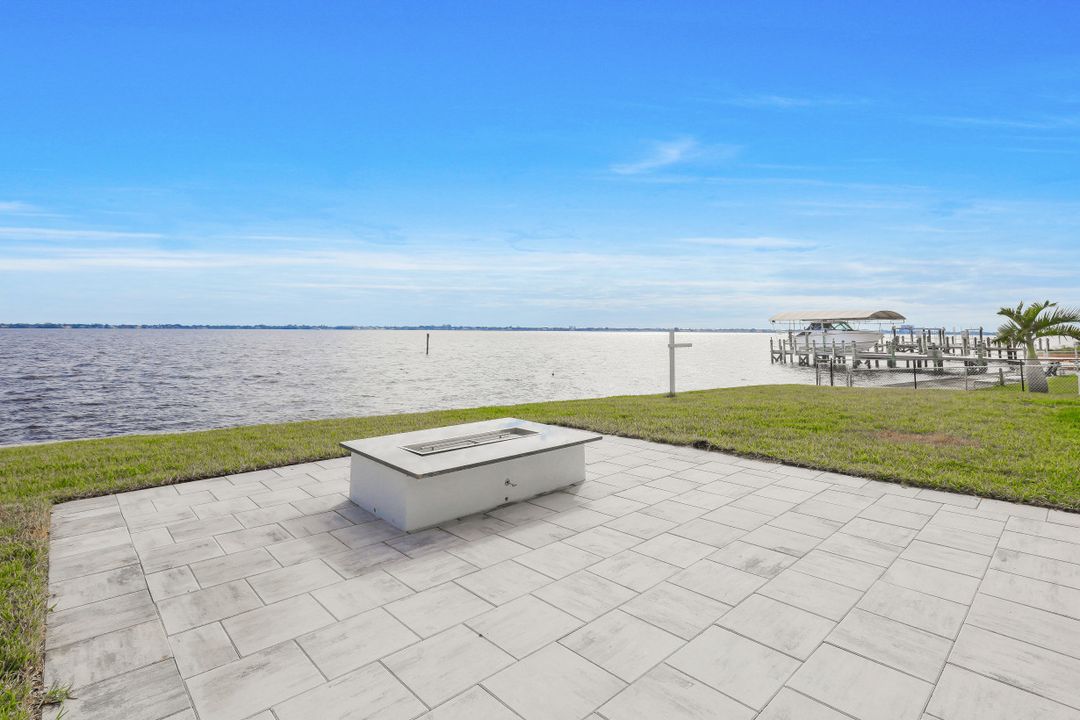 3627 SE 21st Pl, Cape Coral, FL 33904