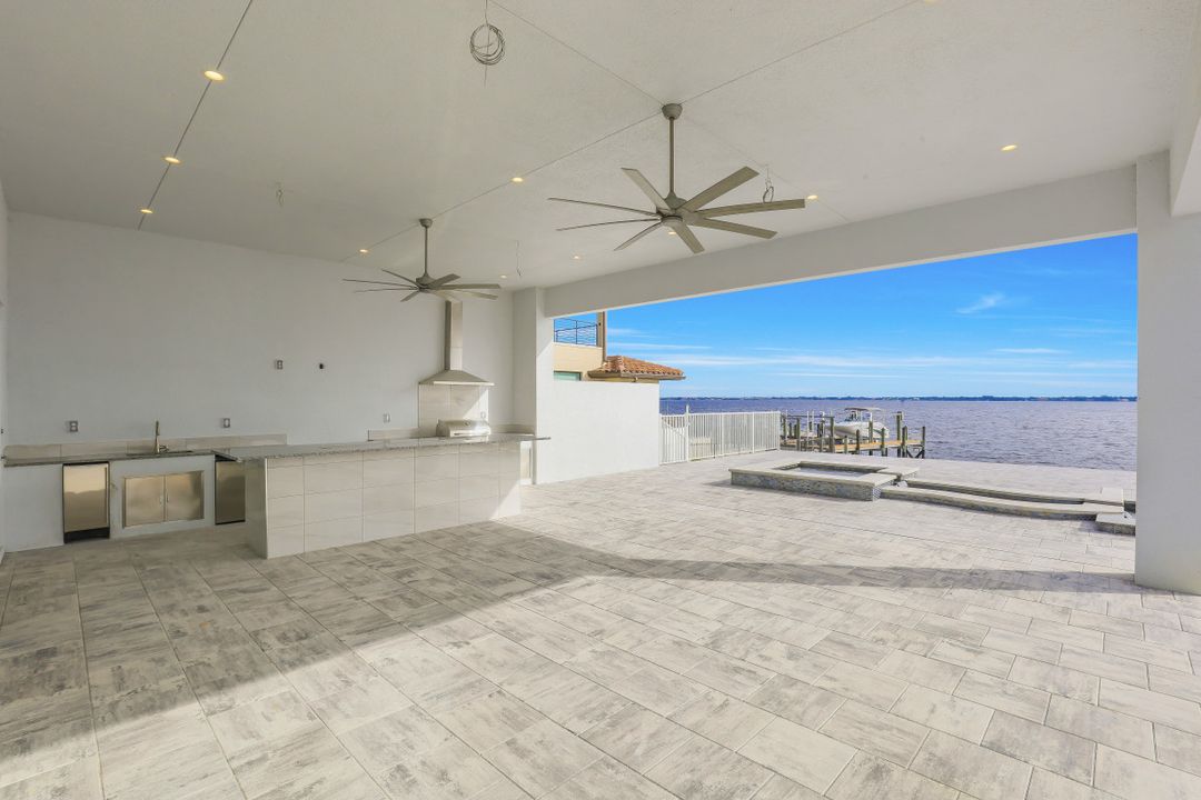 3627 SE 21st Pl, Cape Coral, FL 33904