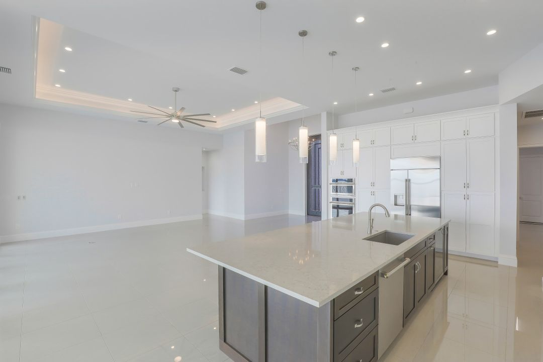 3627 SE 21st Pl, Cape Coral, FL 33904