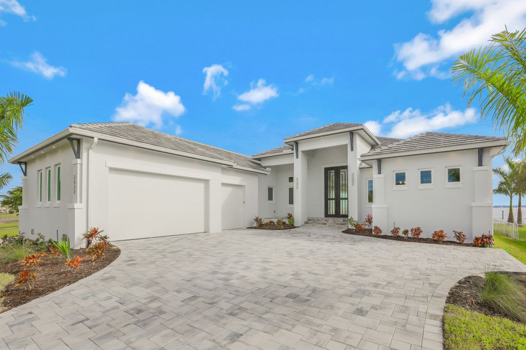 3627 SE 21st Pl, Cape Coral, FL 33904