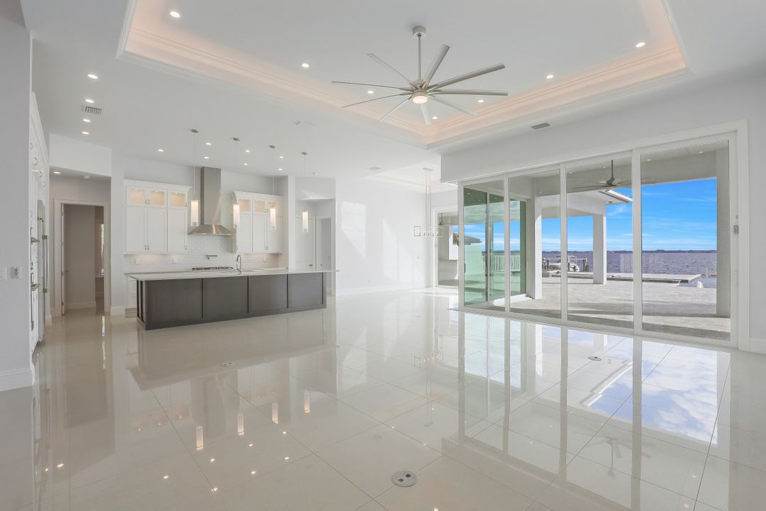 3627 SE 21st Pl, Cape Coral, FL 33904