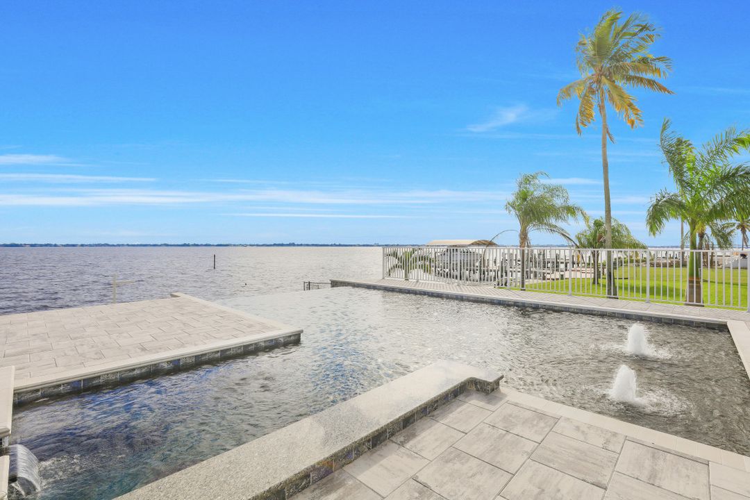 3627 SE 21st Pl, Cape Coral, FL 33904