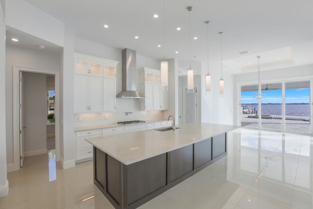 3627 SE 21st Pl, Cape Coral, FL 33904