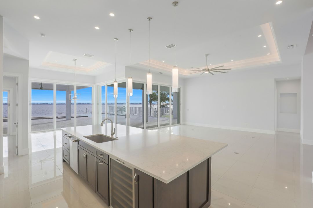 3627 SE 21st Pl, Cape Coral, FL 33904