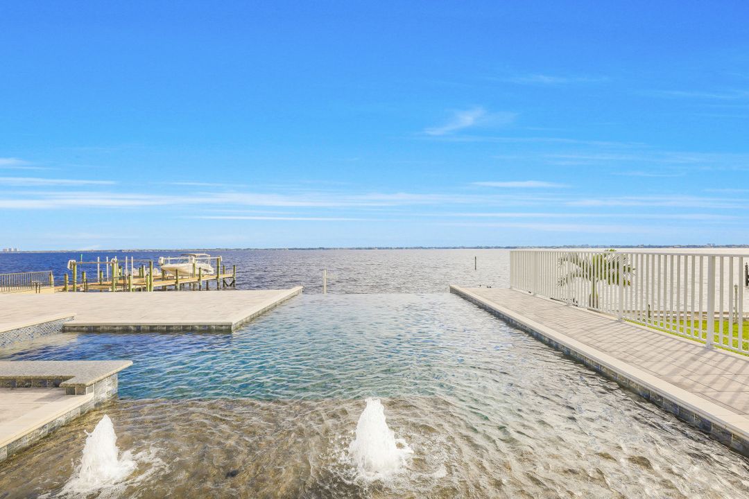 3627 SE 21st Pl, Cape Coral, FL 33904