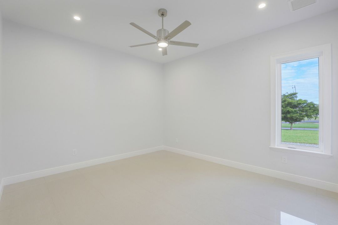 3627 SE 21st Pl, Cape Coral, FL 33904