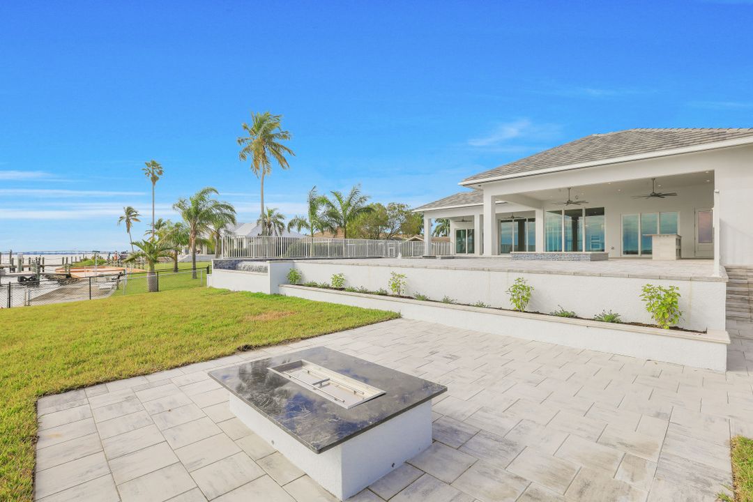 3627 SE 21st Pl, Cape Coral, FL 33904