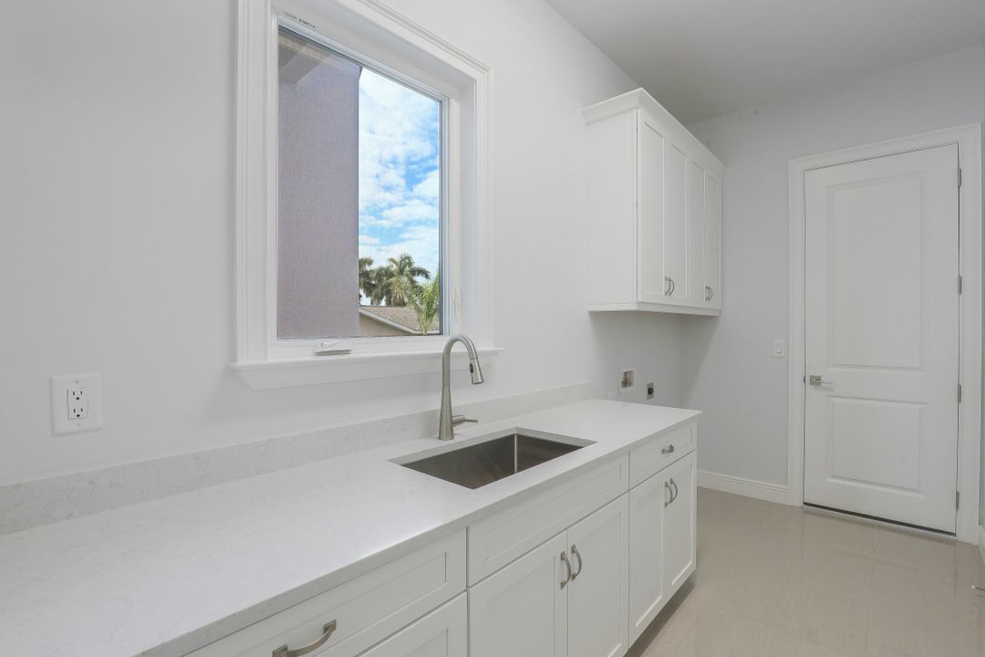 3627 SE 21st Pl, Cape Coral, FL 33904