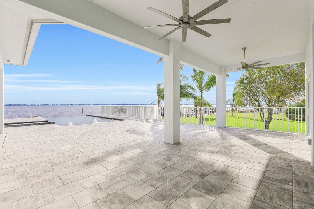 3627 SE 21st Pl, Cape Coral, FL 33904