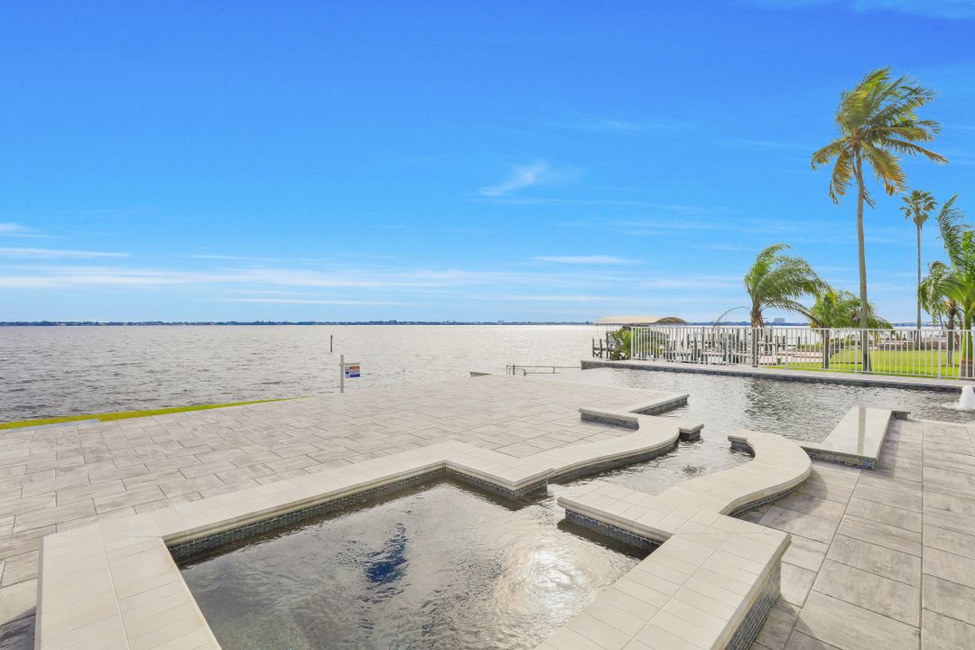 3627 SE 21st Pl, Cape Coral, FL 33904