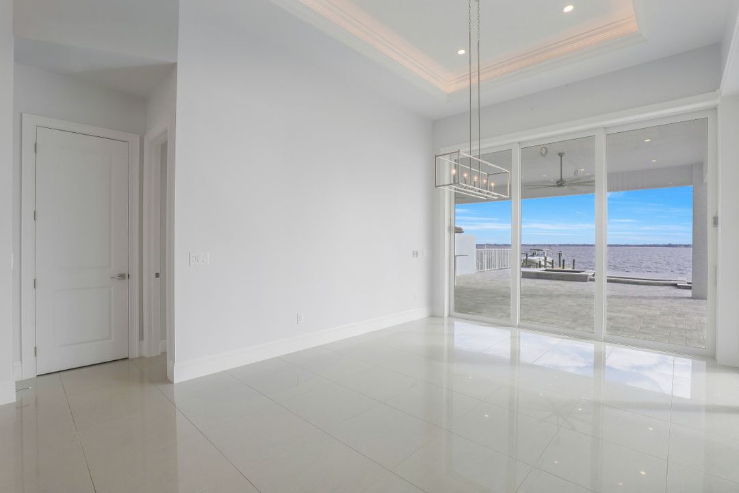 3627 SE 21st Pl, Cape Coral, FL 33904