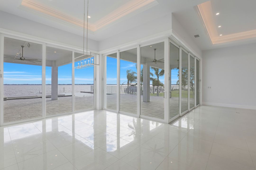 3627 SE 21st Pl, Cape Coral, FL 33904