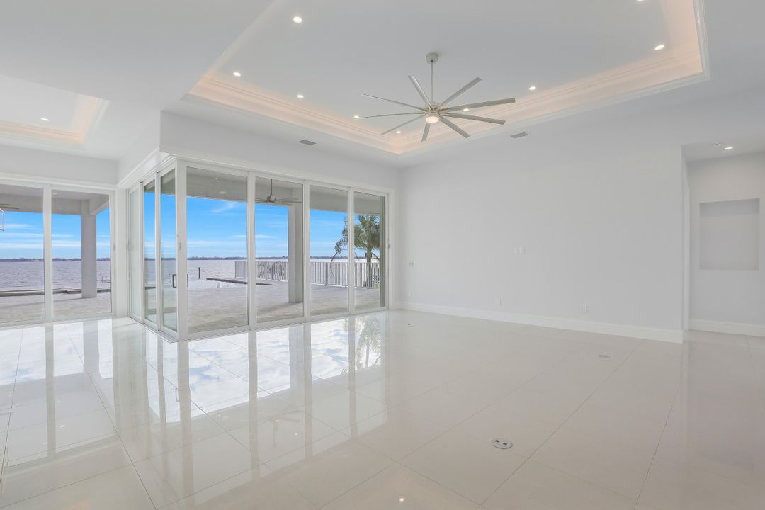 3627 SE 21st Pl, Cape Coral, FL 33904