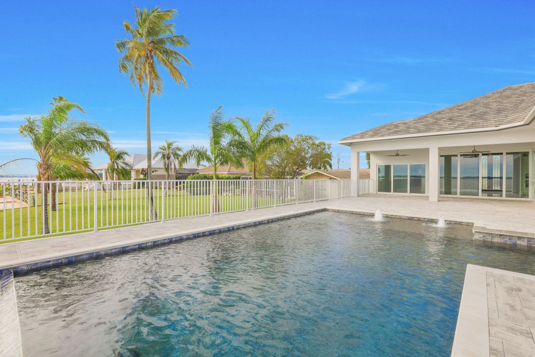 3627 SE 21st Pl, Cape Coral, FL 33904