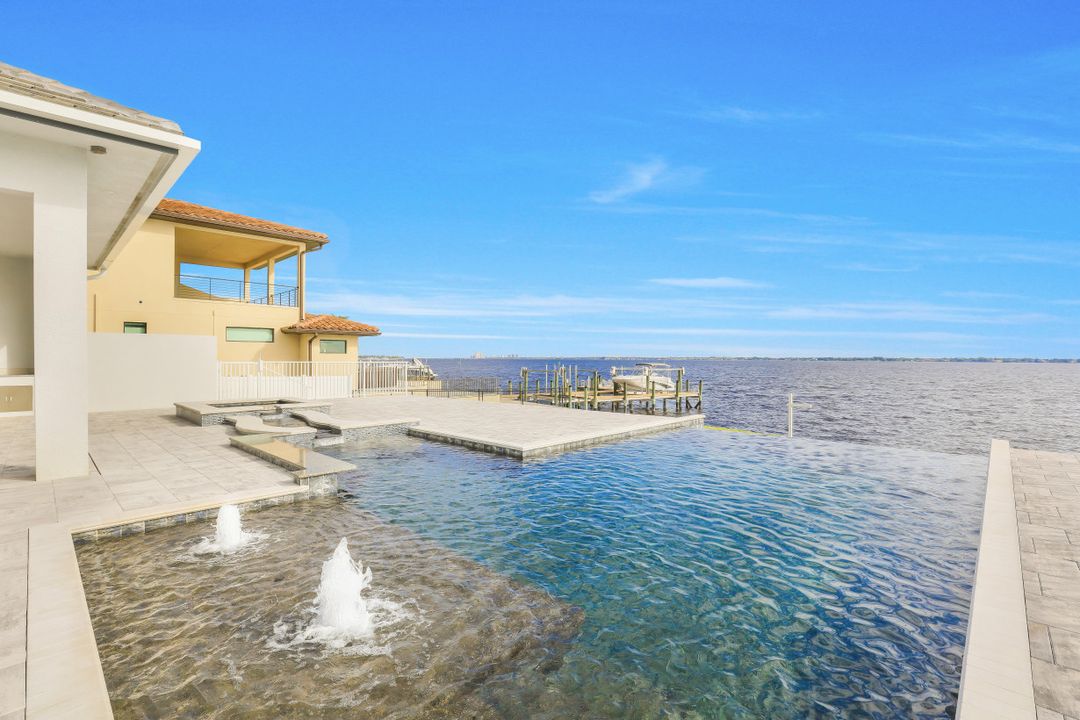 3627 SE 21st Pl, Cape Coral, FL 33904