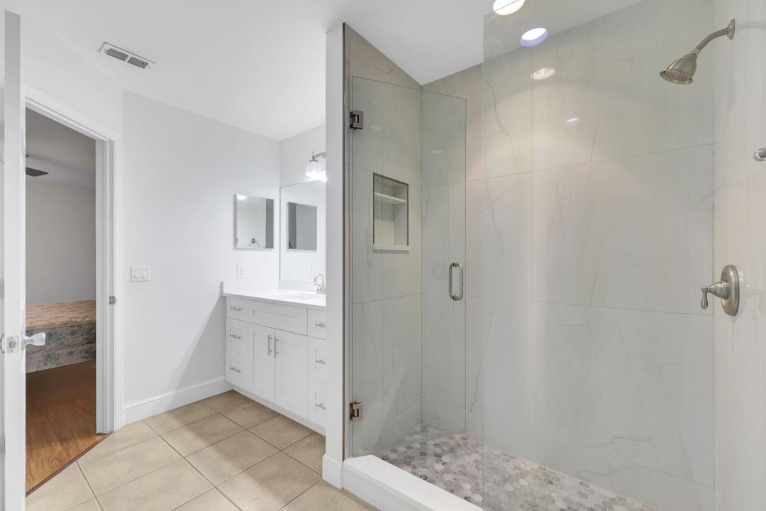 9624 Crescent Garden Dr #201, Naples, FL 34109