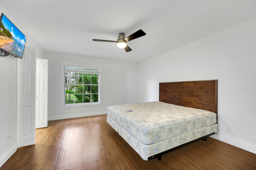 9624 Crescent Garden Dr #201, Naples, FL 34109