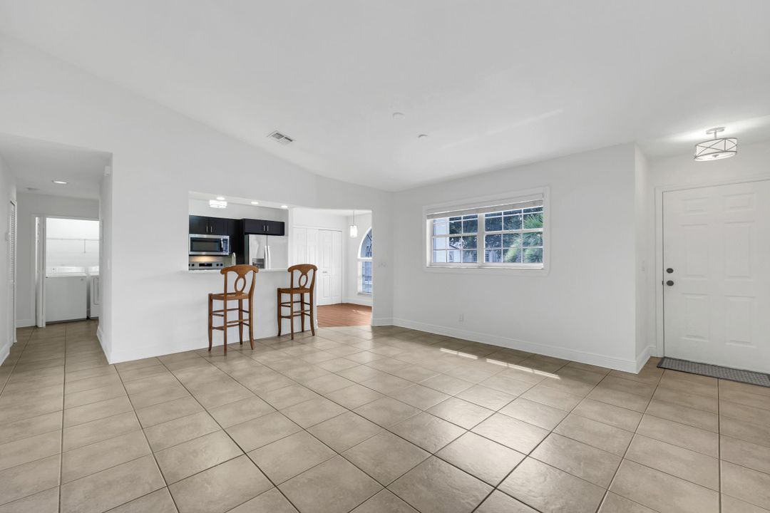 9624 Crescent Garden Dr #201, Naples, FL 34109