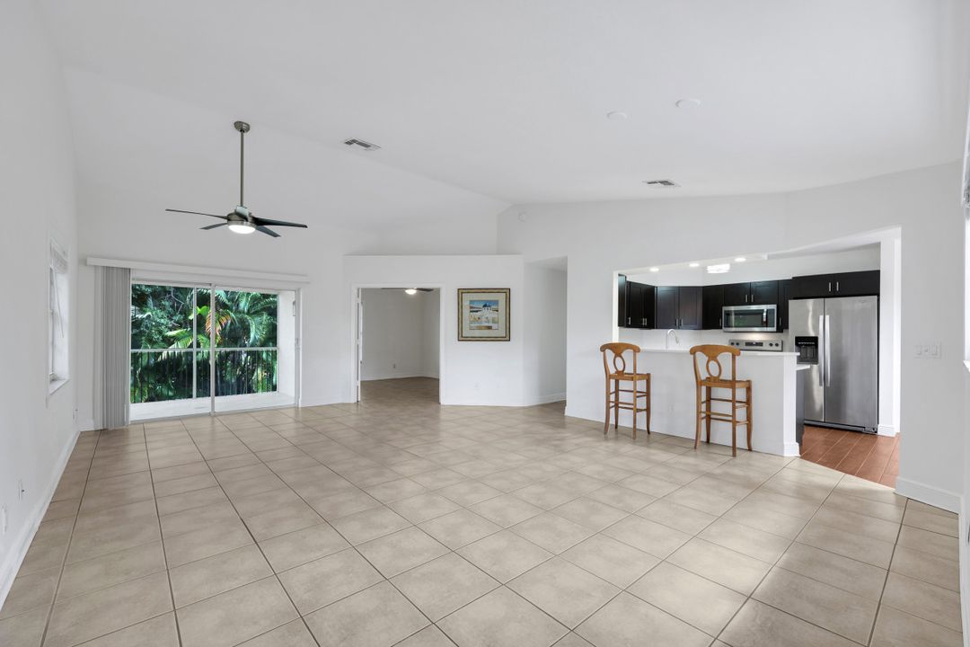 9624 Crescent Garden Dr #201, Naples, FL 34109