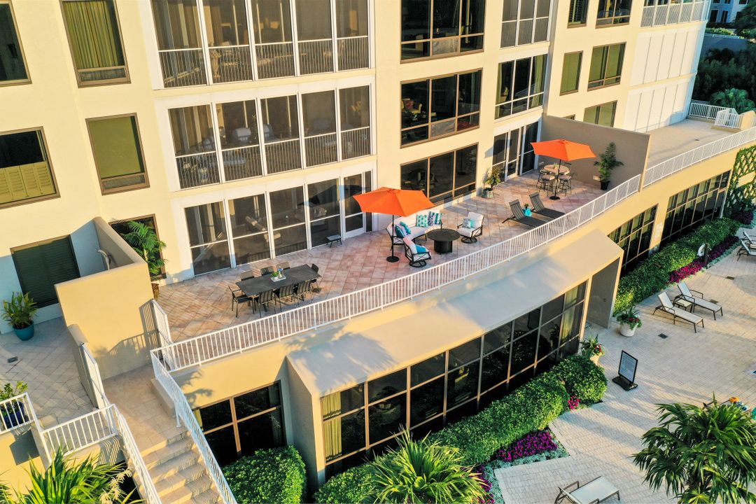 4201 Gulf Shore Blvd N #302, Naples, FL 34103