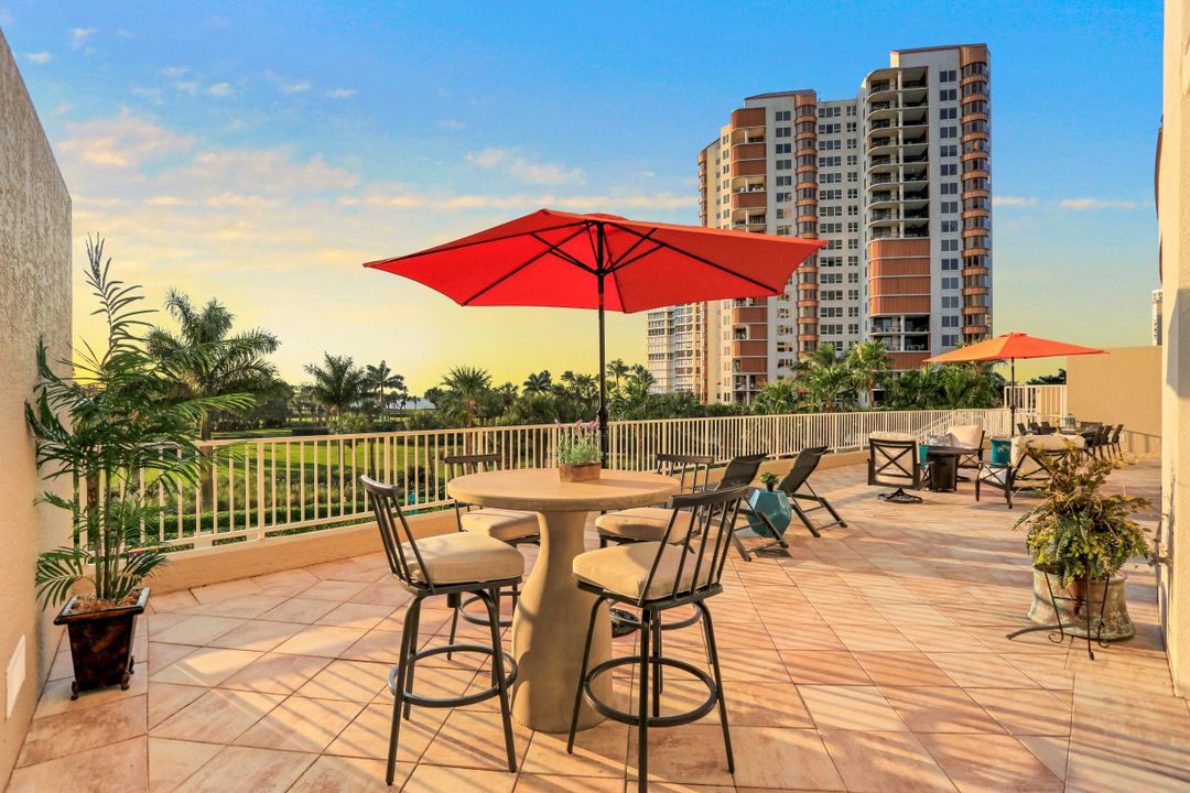 4201 Gulf Shore Blvd N #302, Naples, FL 34103