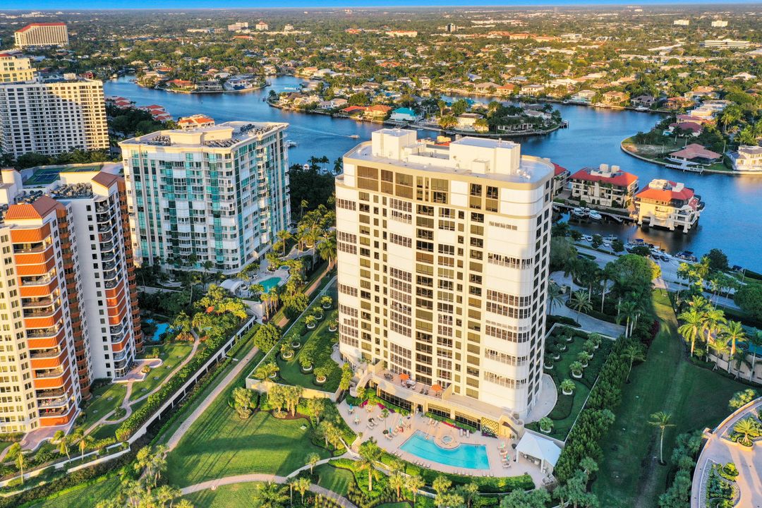 4201 Gulf Shore Blvd N #302, Naples, FL 34103