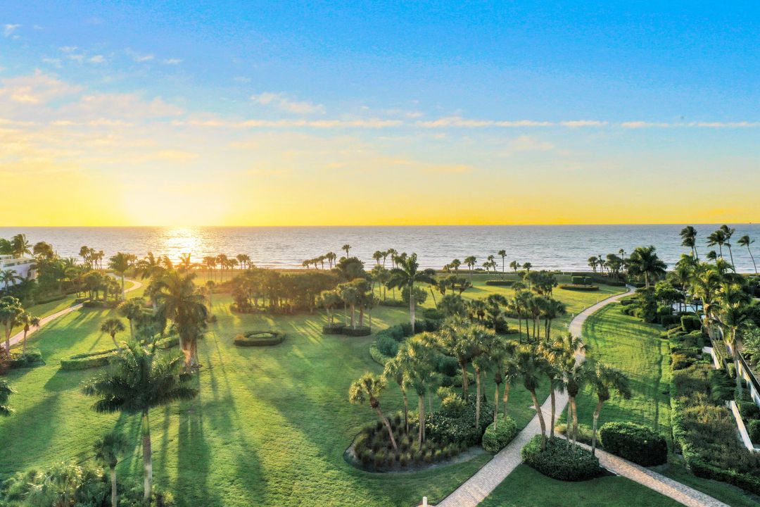 4201 Gulf Shore Blvd N #302, Naples, FL 34103