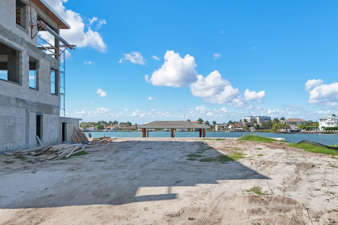 150 Tahiti Cir, Naples, FL 34113
