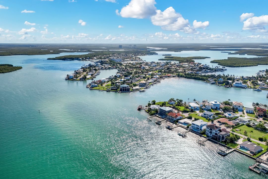 150 Tahiti Cir, Naples, FL 34113